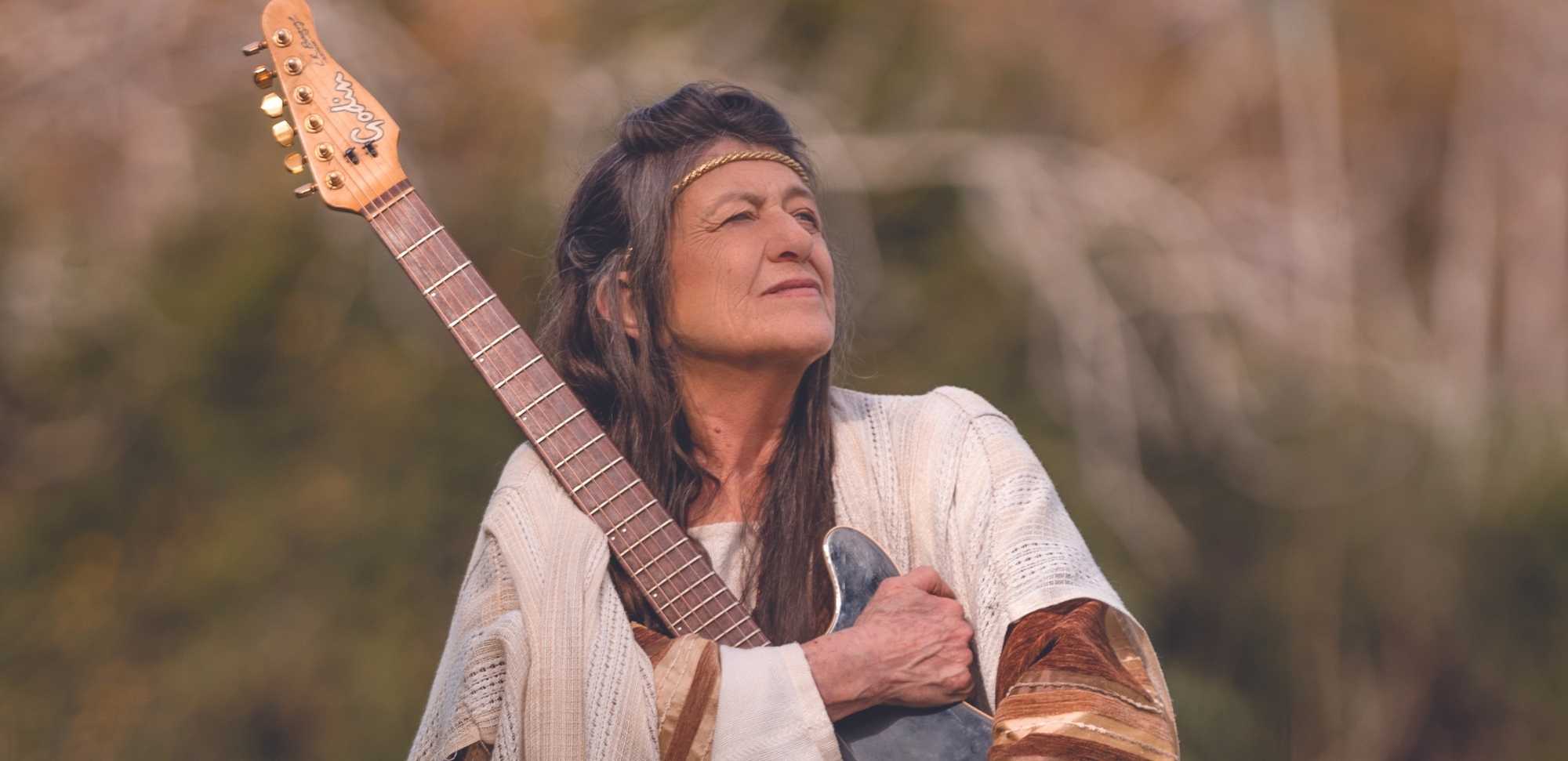 מתחת לתחפושת