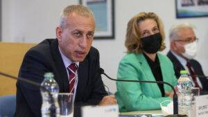 מקבלי ההחלטות במשרד הבריאות מעלו באמון הציבור