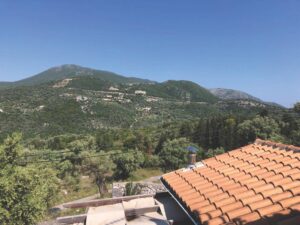 בכל דבר יש סדק, משם בא האור