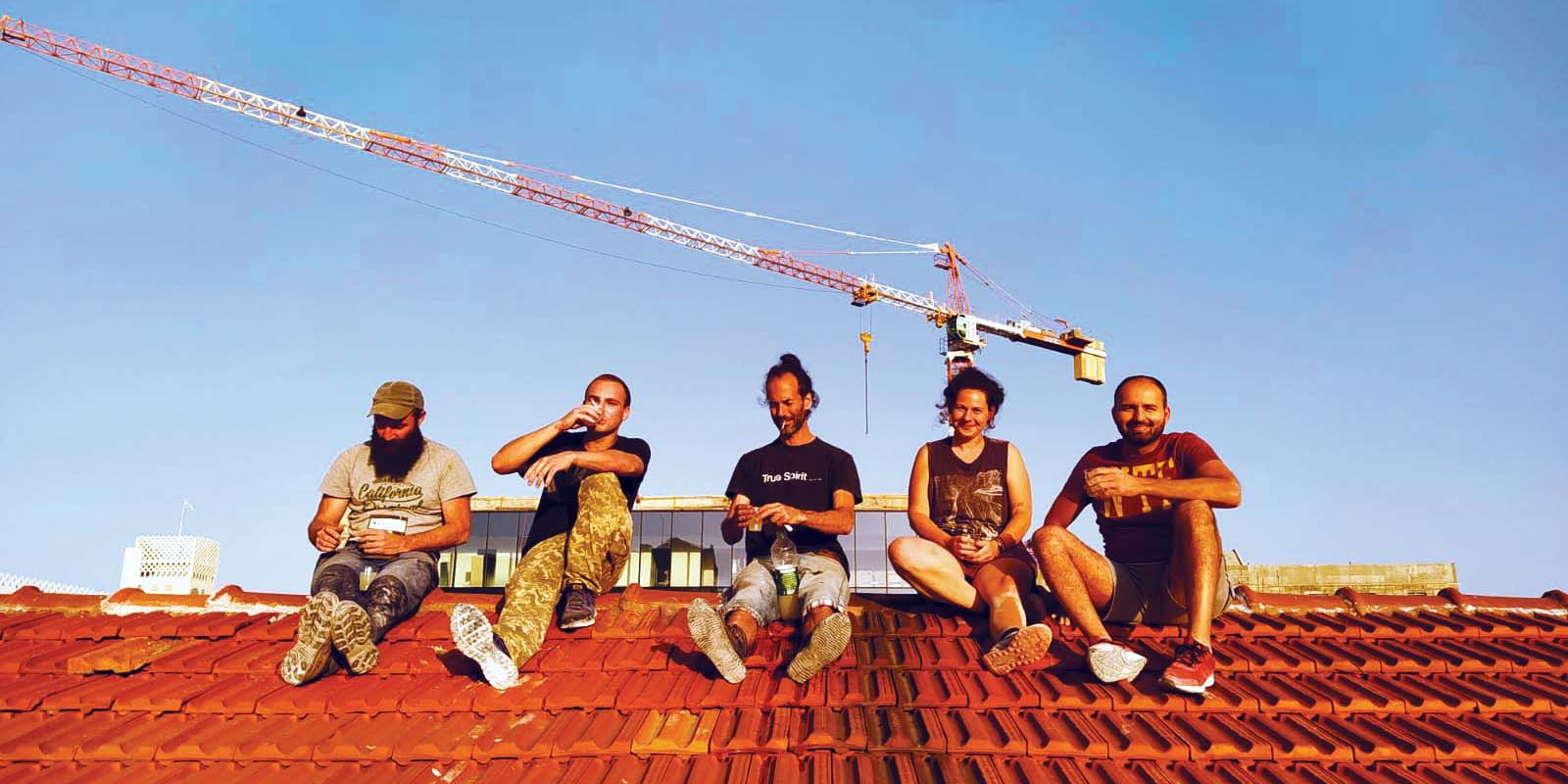 עם קצת עזרה מחברים