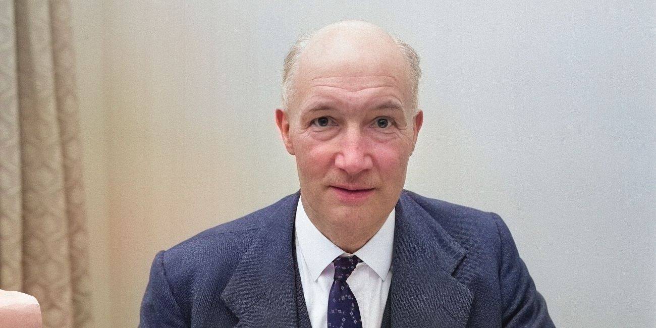 הלורד שויתר על הגלימה שלו