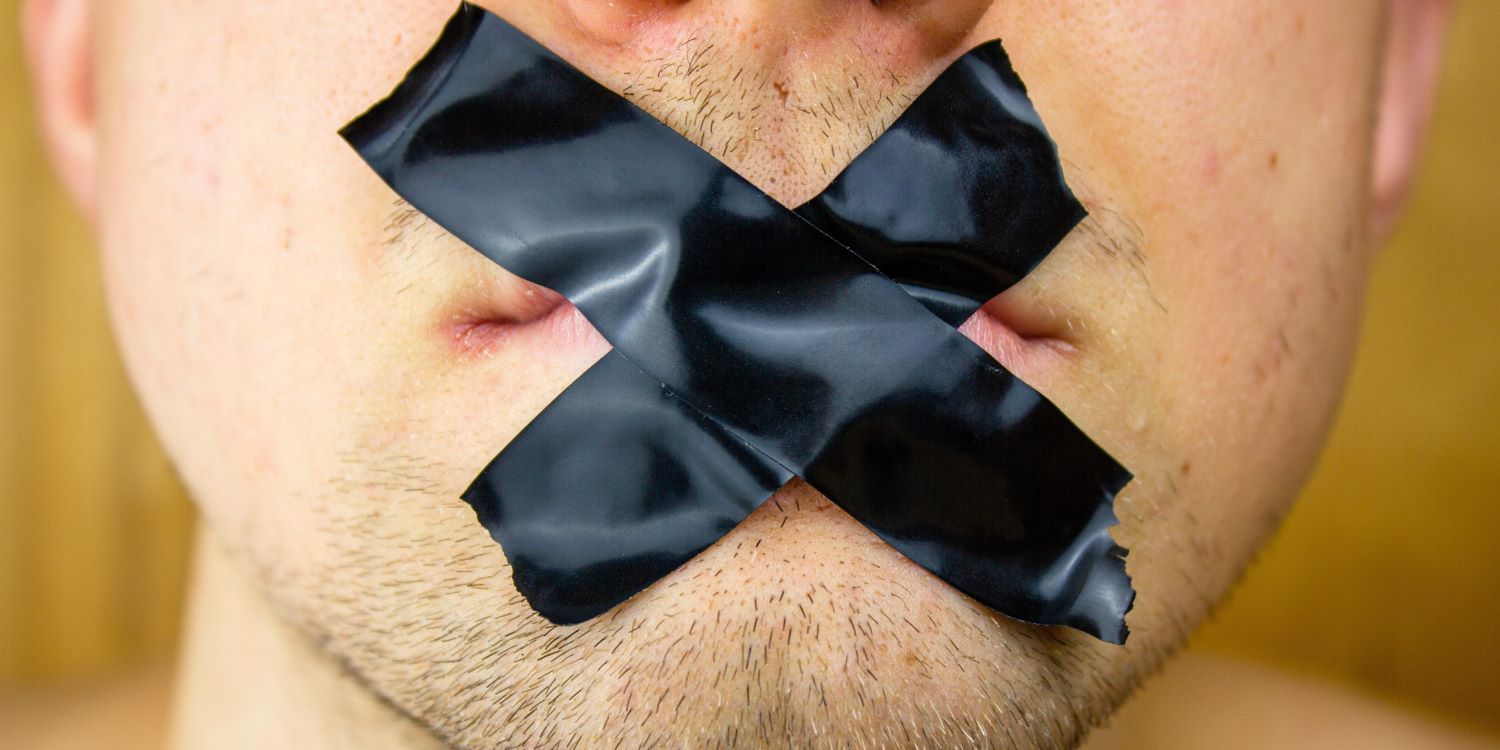 כשהשלטון בנוי על ערימת שקרים, כל פיסת אמת היא איום קיומי