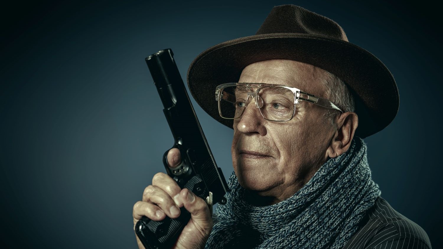 אקדח שמופיע במערכה הראשונה