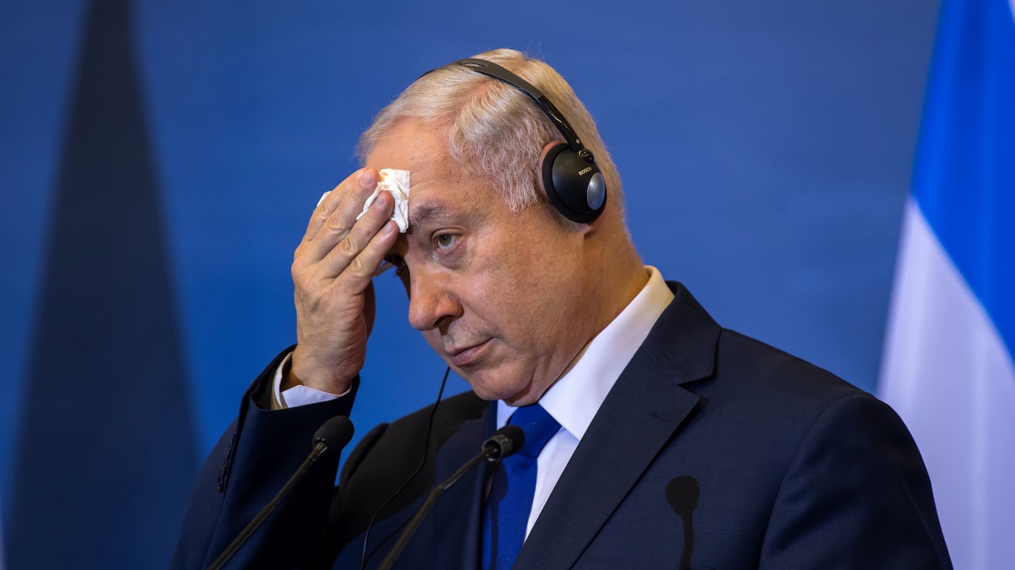 מה לוקחים בתיק לכלא בהאג?