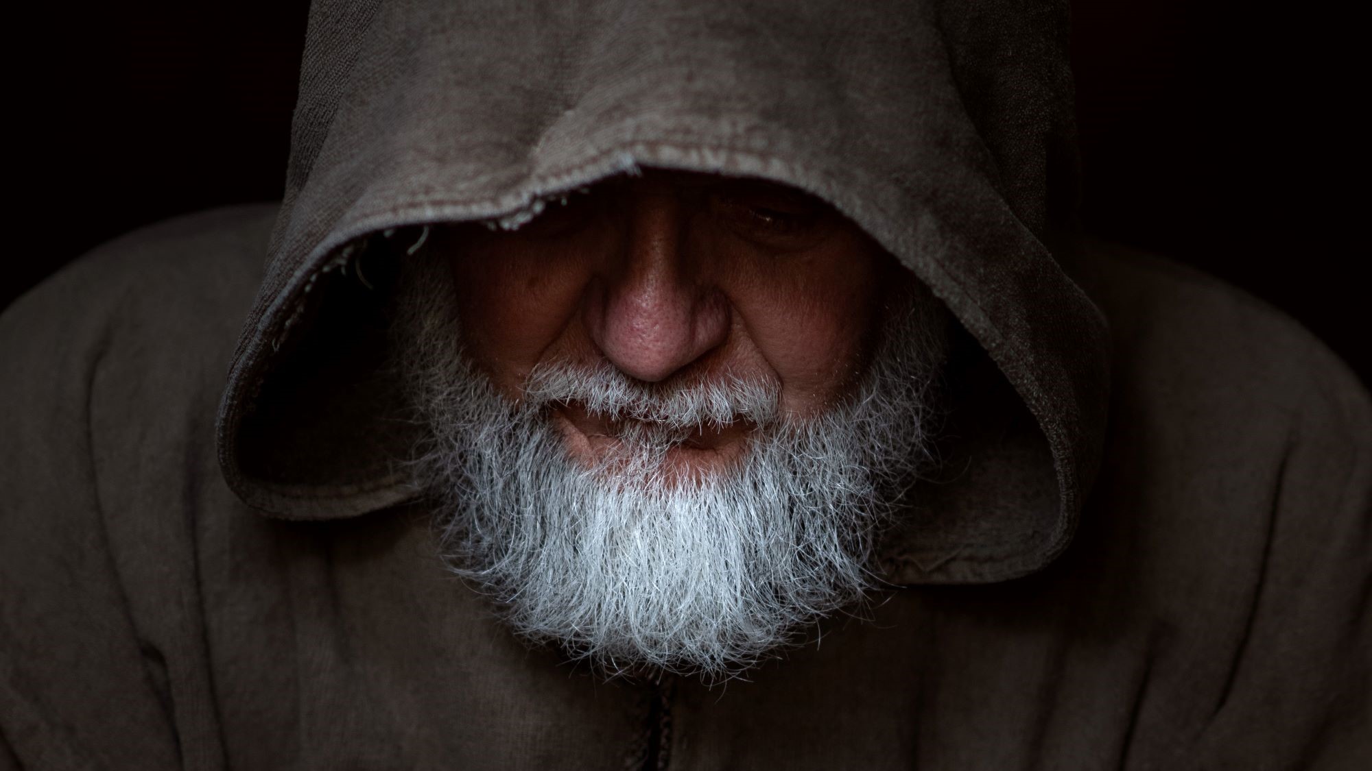 נביא האמת הוא זה שלא מאמינים לו, והוא בכל זאת לא מרפה